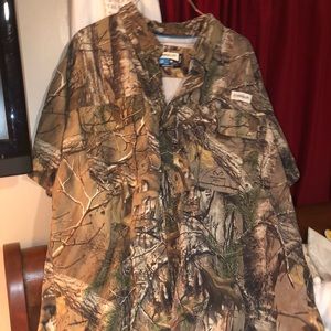 Men’s Columbia camo fishing shirt
